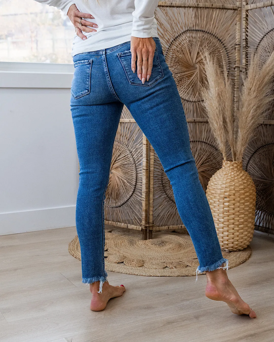 Vervet Gianna Fray Hem Skinny Jeans