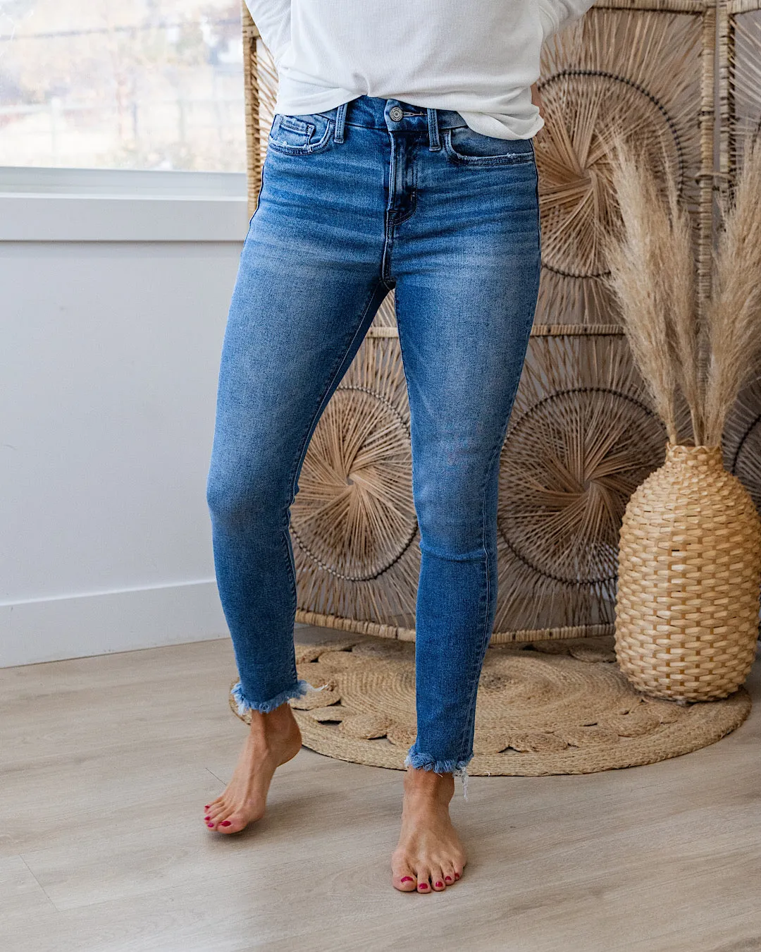 Vervet Gianna Fray Hem Skinny Jeans