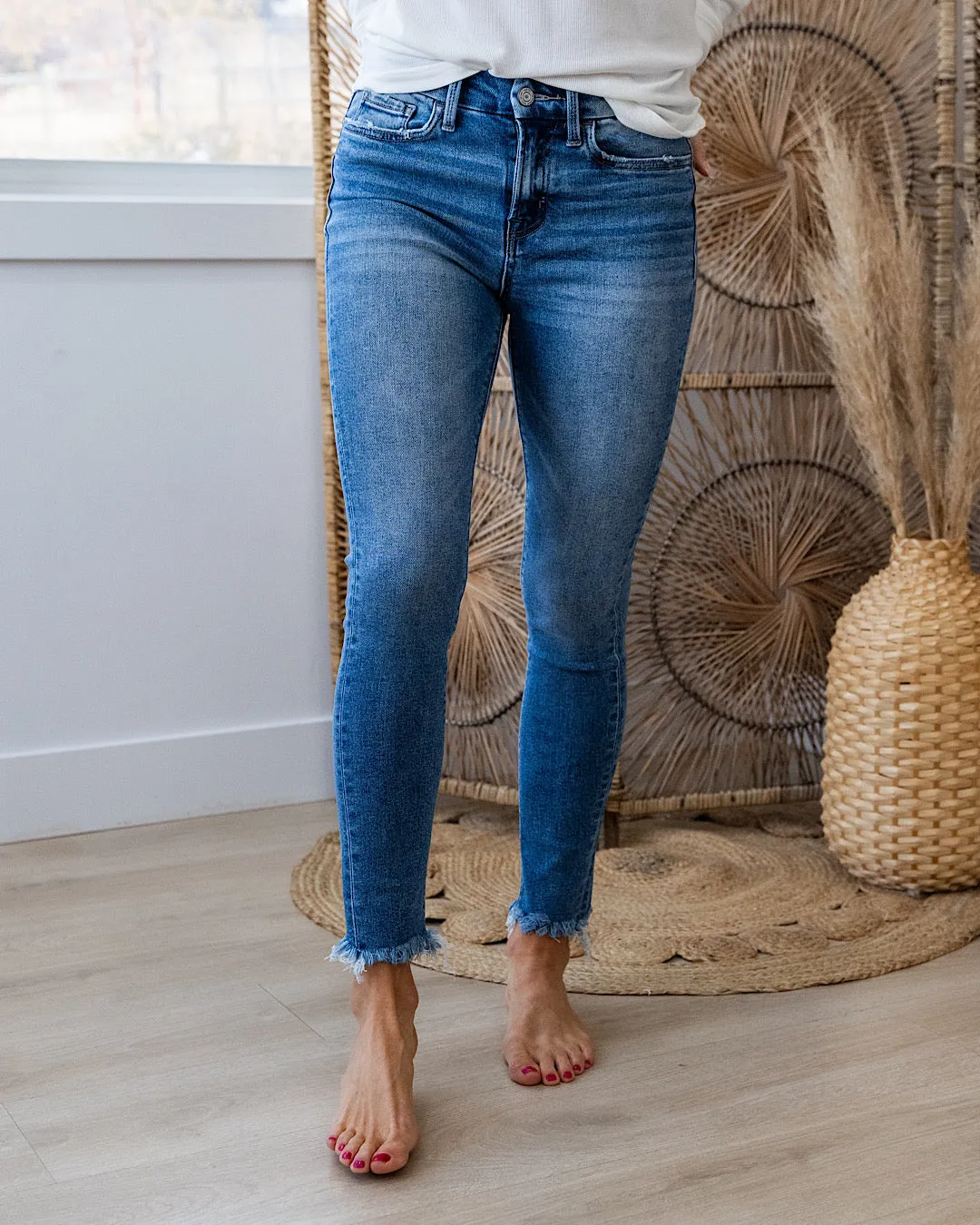 Vervet Gianna Fray Hem Skinny Jeans