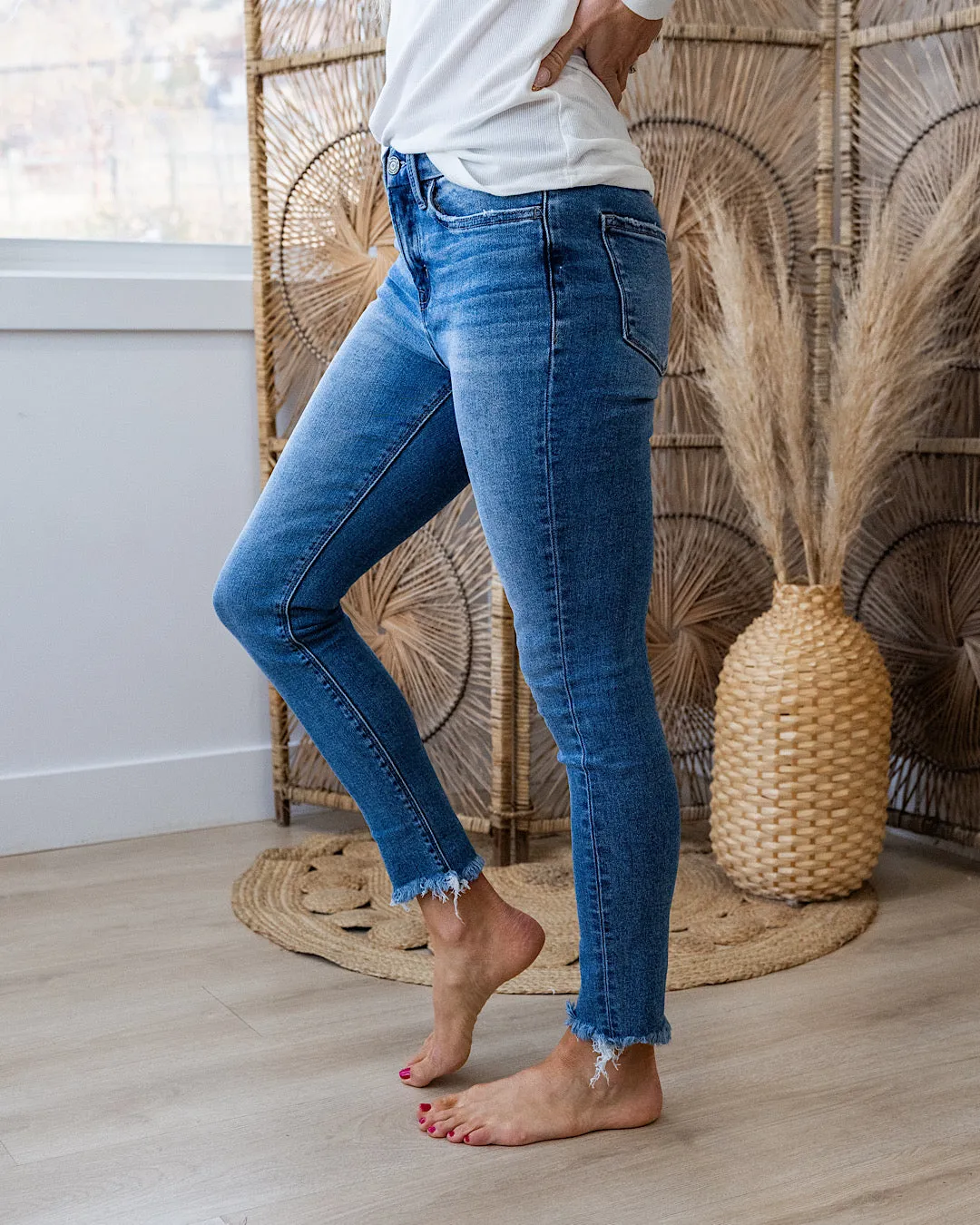 Vervet Gianna Fray Hem Skinny Jeans